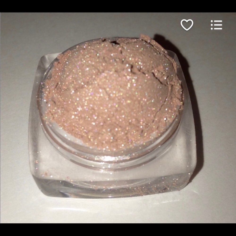Mineral Eyeshadow in Love Me